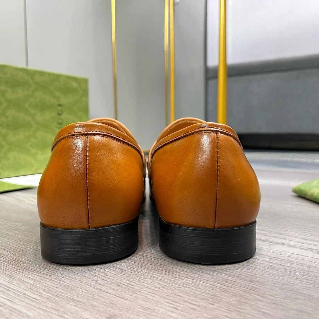 Factory price: 500💰-Gucci men’s formal leather shoes! Genuine molded horsebit, a classic must-have for your shoe cabinet! The feet are particularly delicate! This Gucci original version is a set last, and we are consistent with the counter! Therefore, it is more comfortable in terms of last shape and comfort! Take it to the counter and compare at will! Good shoes are more than just what they make! But grasp the essence from the inside out! Material: Imported first-layer cowhide! Genuine leather outsole imported from Italy, size: 39-44 (38/45 customized, non-refundable)